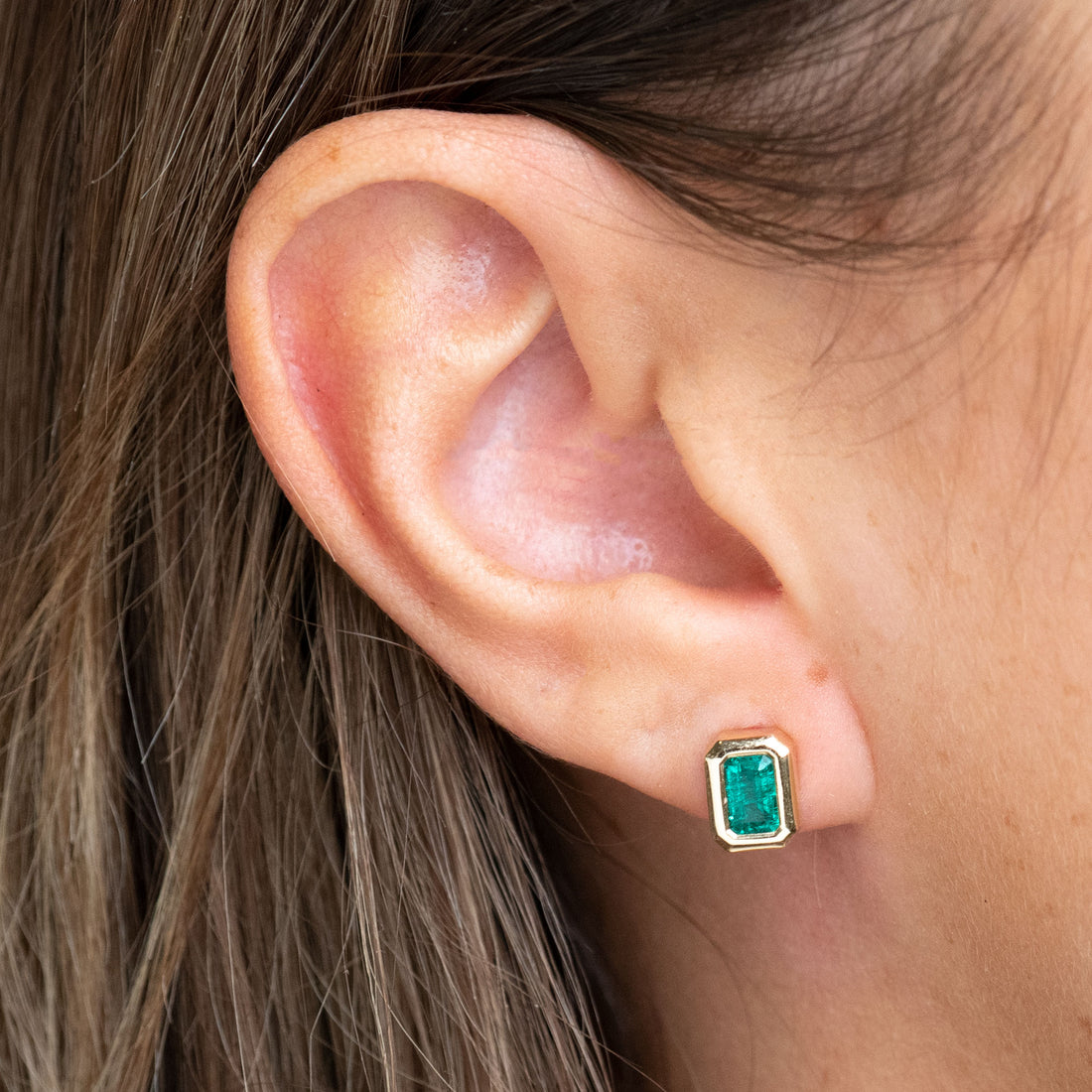 14k Bold Emerald Studs