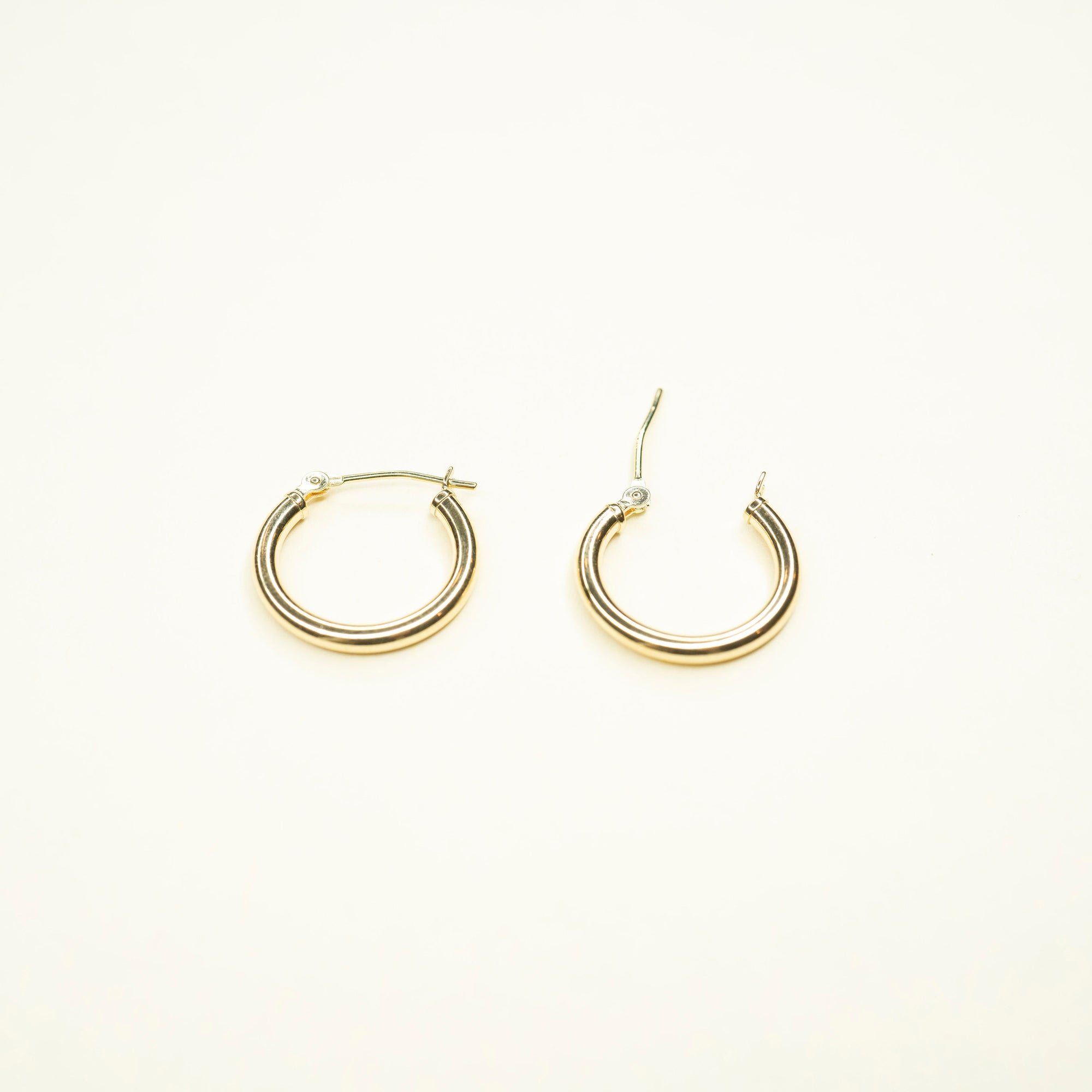 14k Solid Gold Hoops | 15mm | Lightweight Hoops, Clasp Hoops, Everyday Earrings, 14k Gold Hoops,  Holiday Gift, Gift for Her, Holiday, Gift