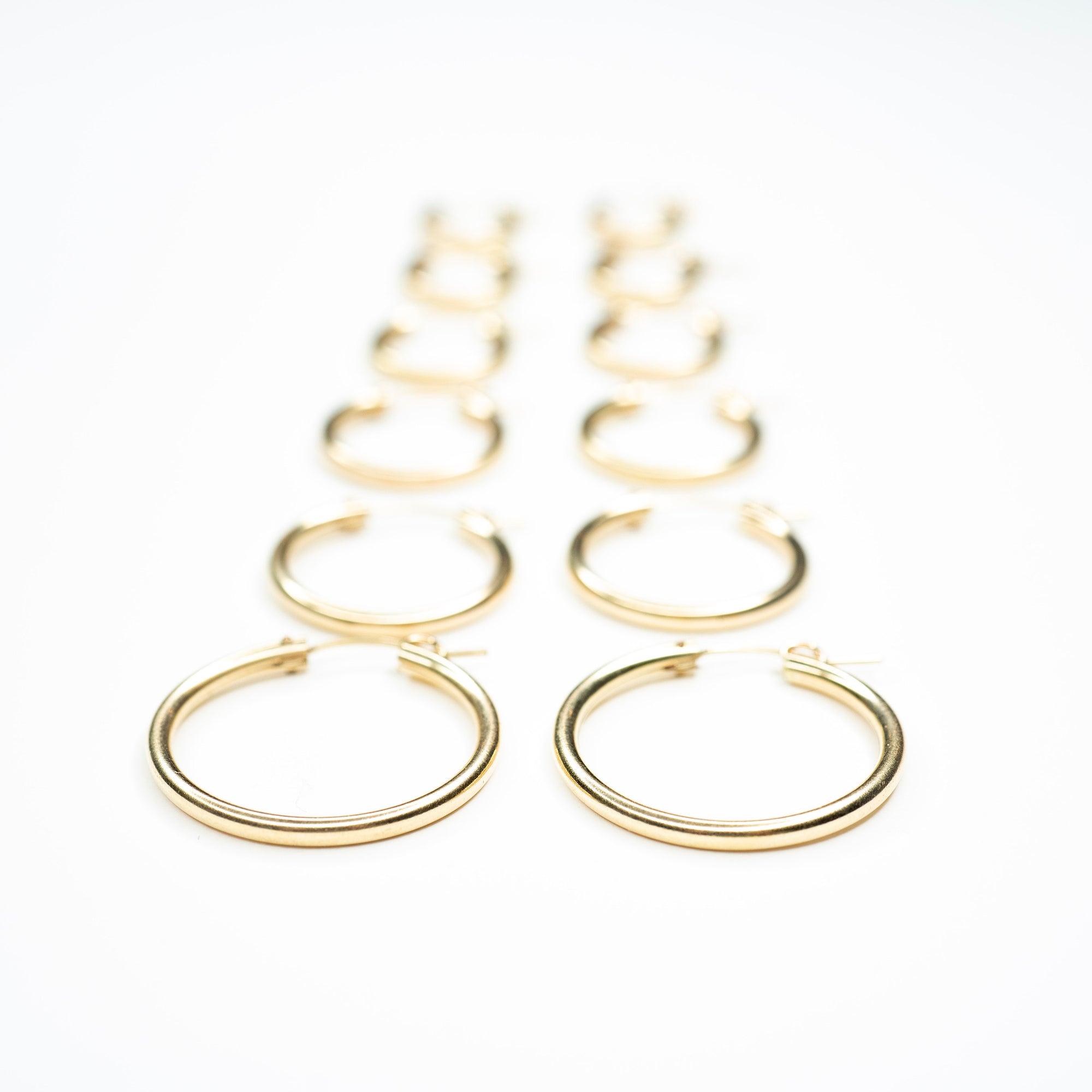 14k Gold filled Clasp Hoops, Gold Hoops, Lightweight Hoops, Clasp Hoops, Gold Filled Hoops, 14k Gold Hoops, Simple earrings, Classic Hoops